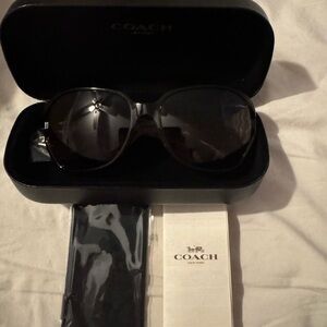 COACH “KISSING C” SUNGLASSES